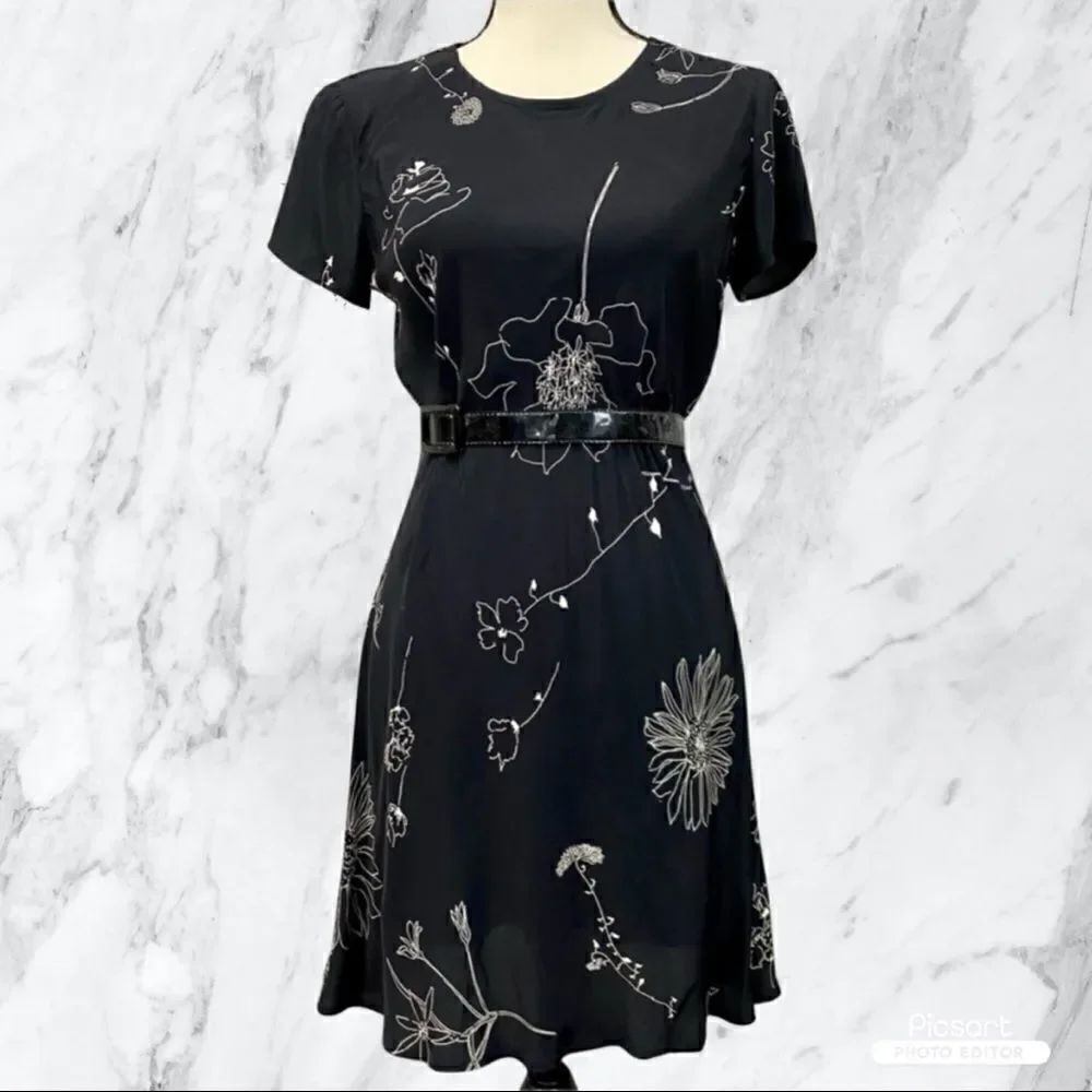 🌟 VINTAGE 90s Minimal Floral Capsleeve Mini